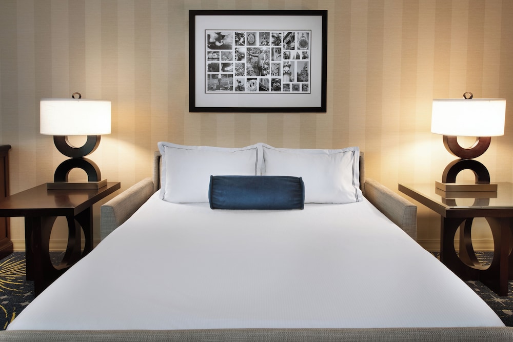 1 Bedroom Junior Suite - Sleeps 5 - Photo 2