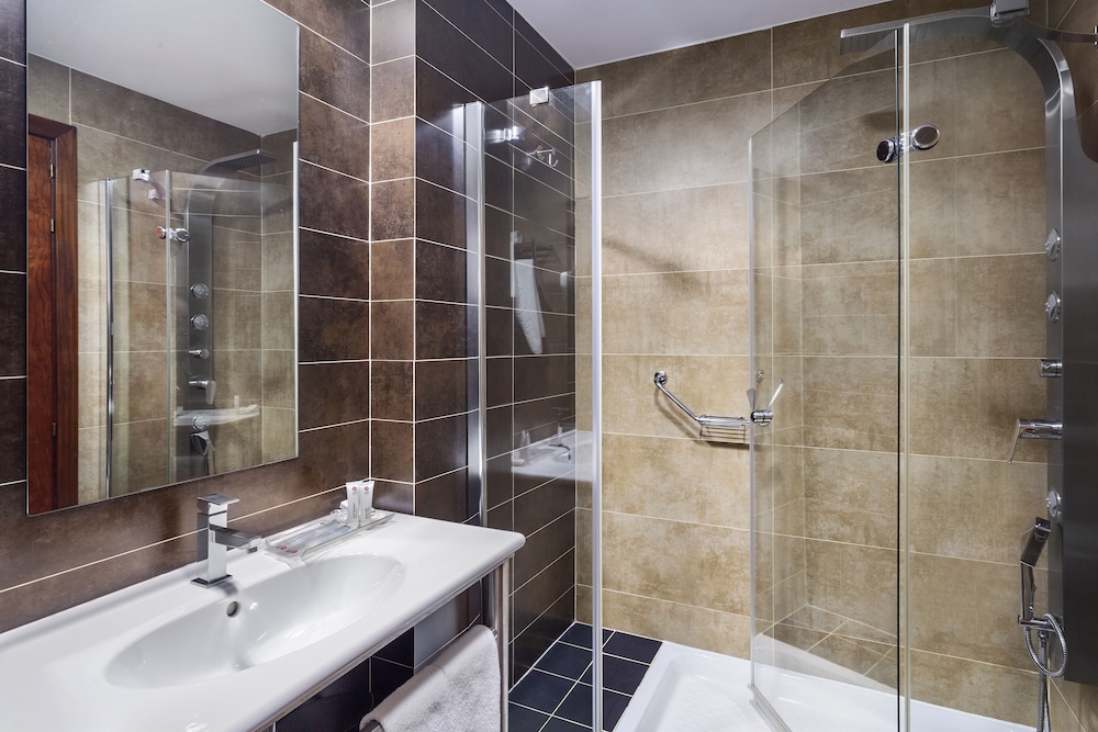 Double Room (Twin) - Photo 10