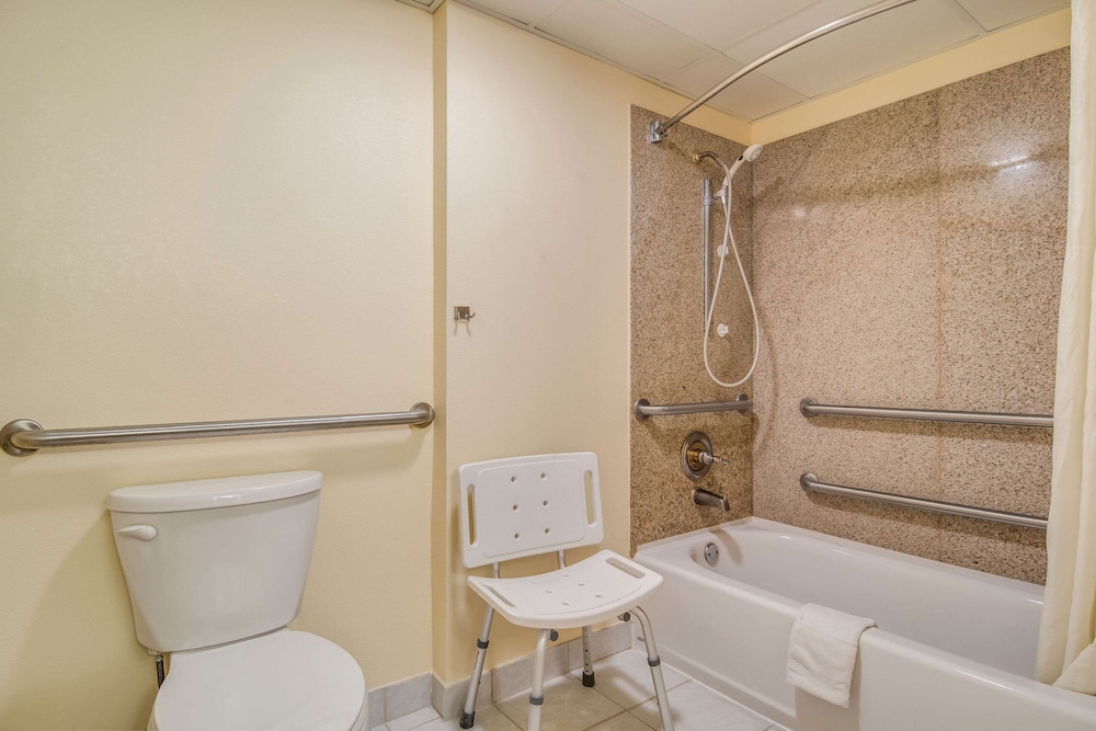 Room, 2 Double Beds, Accessible, Non Smoking photo 2
