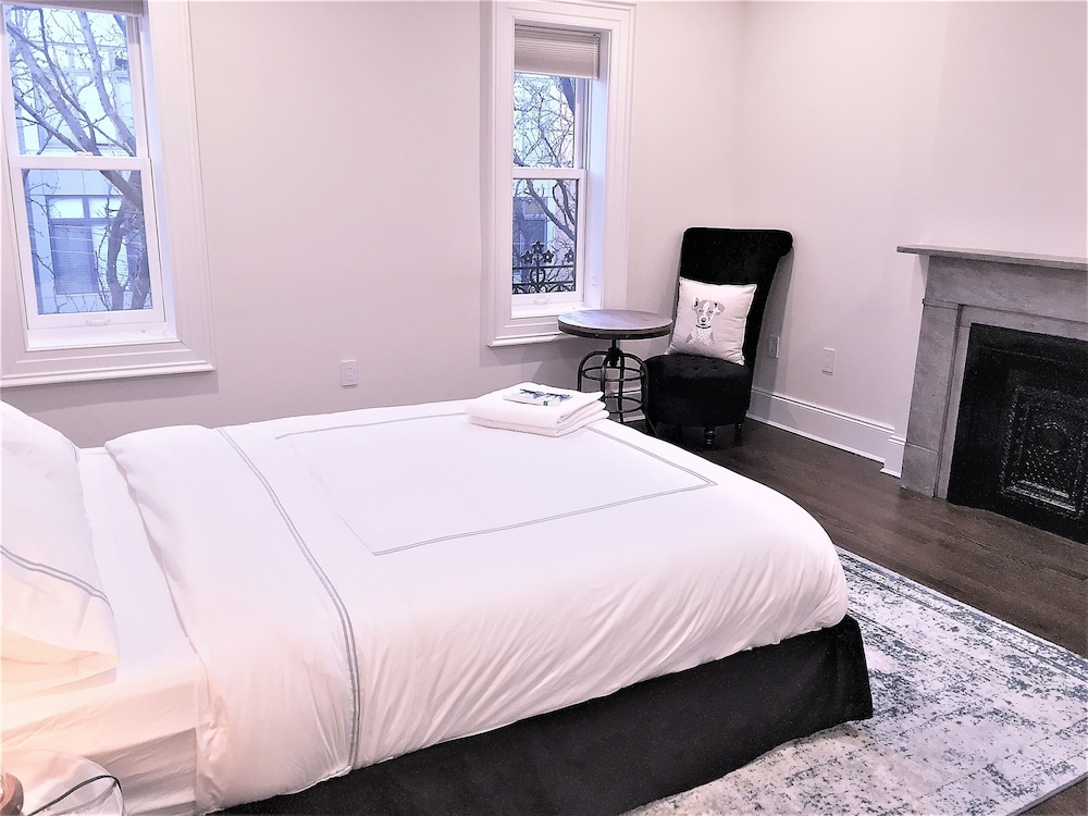 Luxury Townhome, 5 Bedrooms, Bathtub photo 1