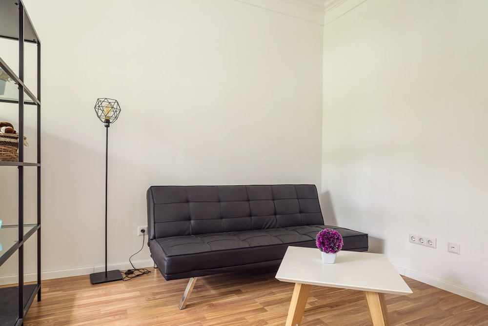 Basic Apartment photo 2