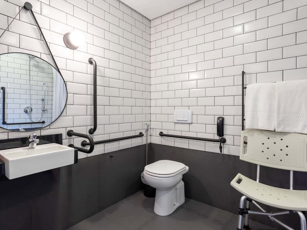 Standard Room, 1 Double Bed, Accessible (Accessible) - Photo 7