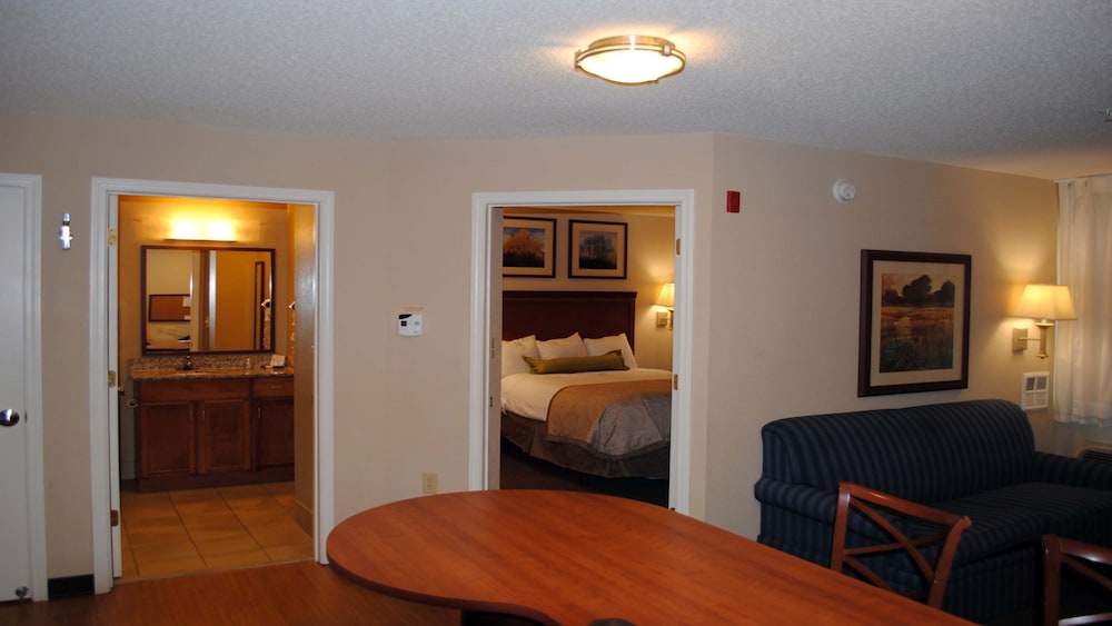 Deluxe Suite, 1 Bedroom, Accessible, Non Smoking (Mobility Accessible) photo 3