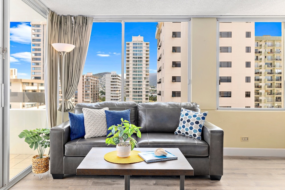 Pacific Monarch - 1 BR - Ocean & City Views: Design Apartment, 1 Bedroom, Balcony, Partial Sea View (0037) photo