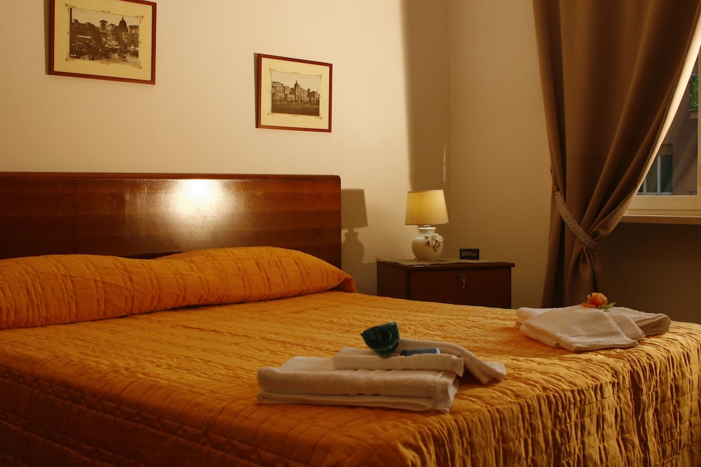 Classic Double or Twin Room, Private Bathroom