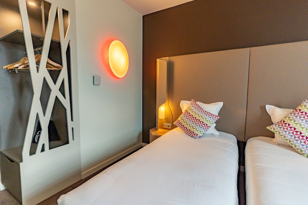 Standard Room, 2 Twin Beds photo 3