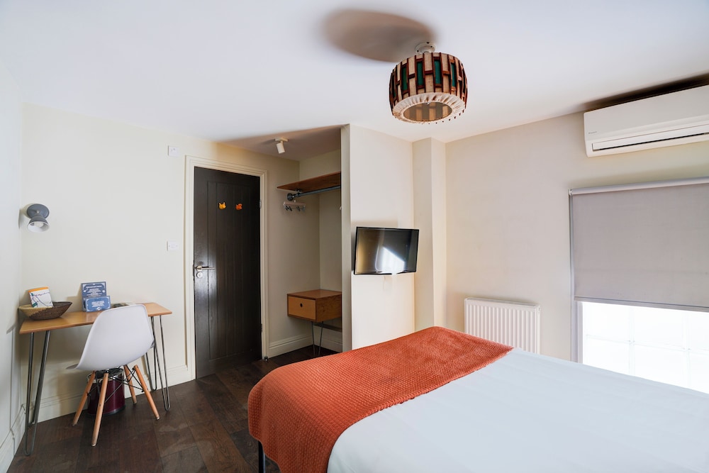Standard Room, 1 Double Bed (Shared Bathoom) photo 3