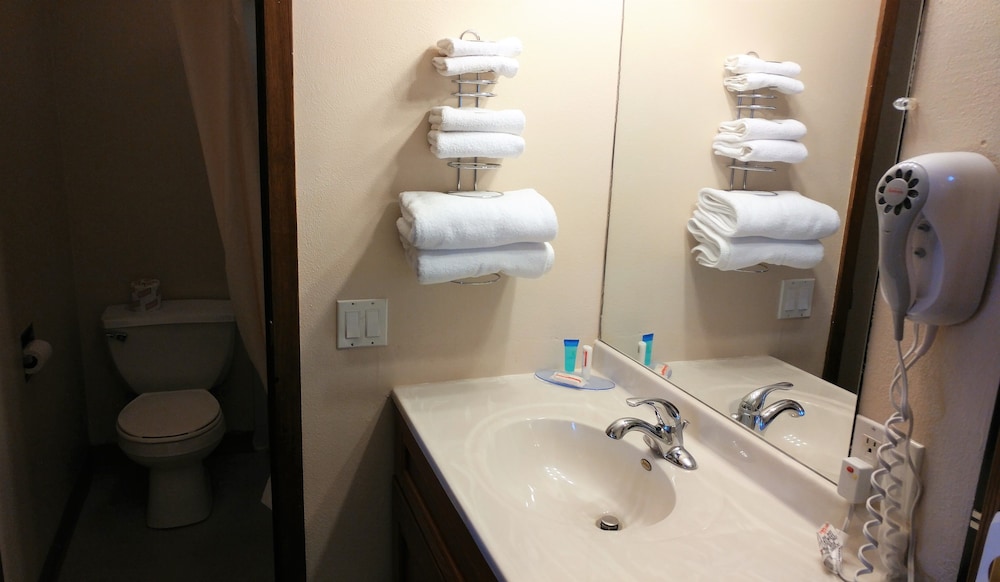 Double Room, 2 Queen Beds, Non Smoking - Photo 3
