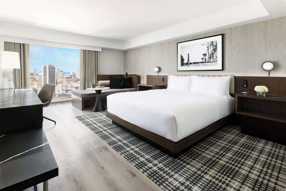 Premier Room, 1 King Bed - Accessible, Bathtub - Photo 4