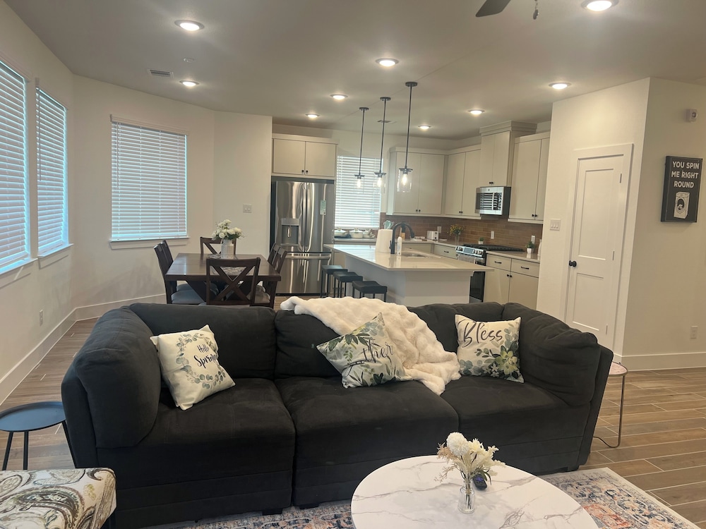 The Clement Chateau - Brand New Home, Billede 7
