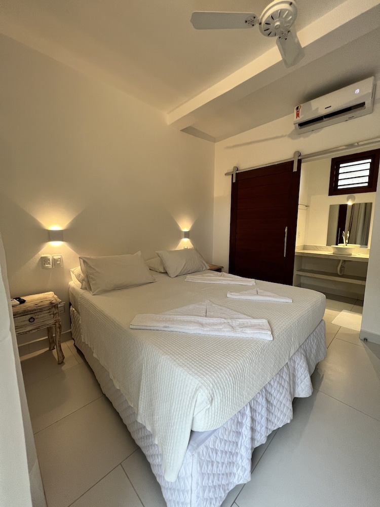 Standard Room, 1 Queen Bed photo 3