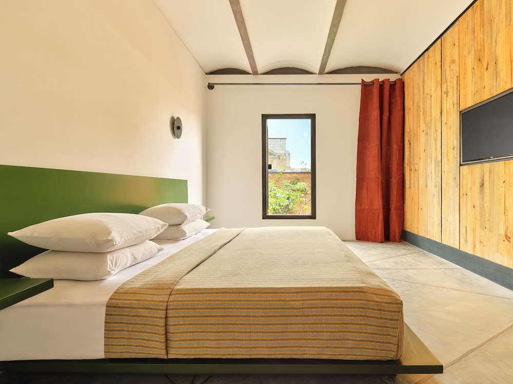 Deluxe Room - Photo 2