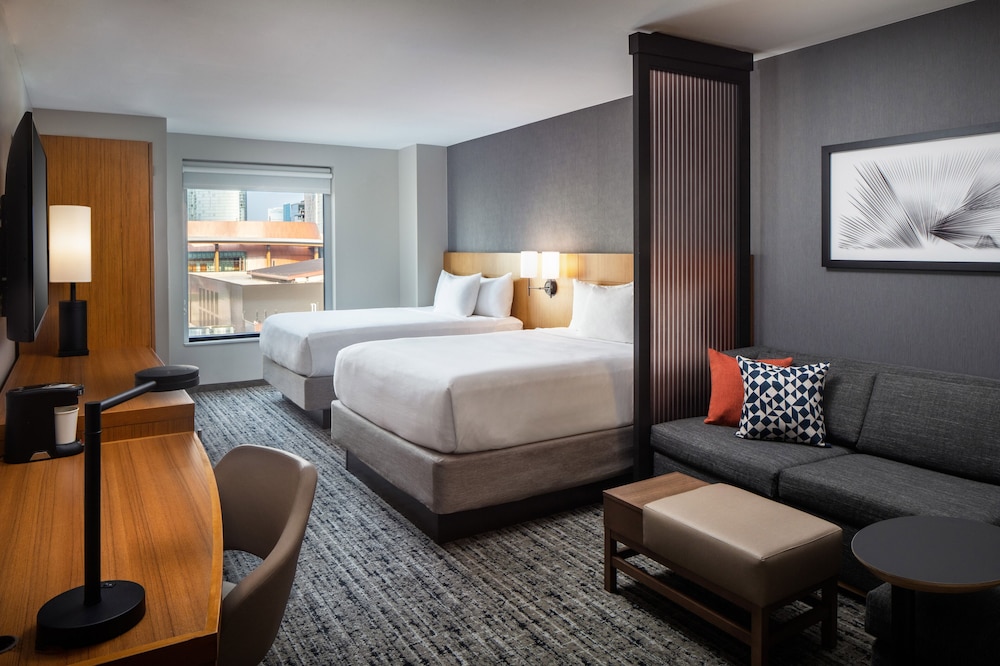 Room, Multiple Beds (High Floor)