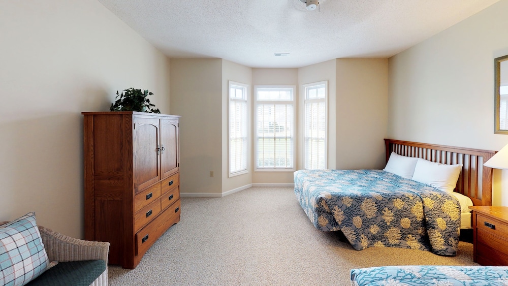 Condo, 2 Bedrooms photo 2