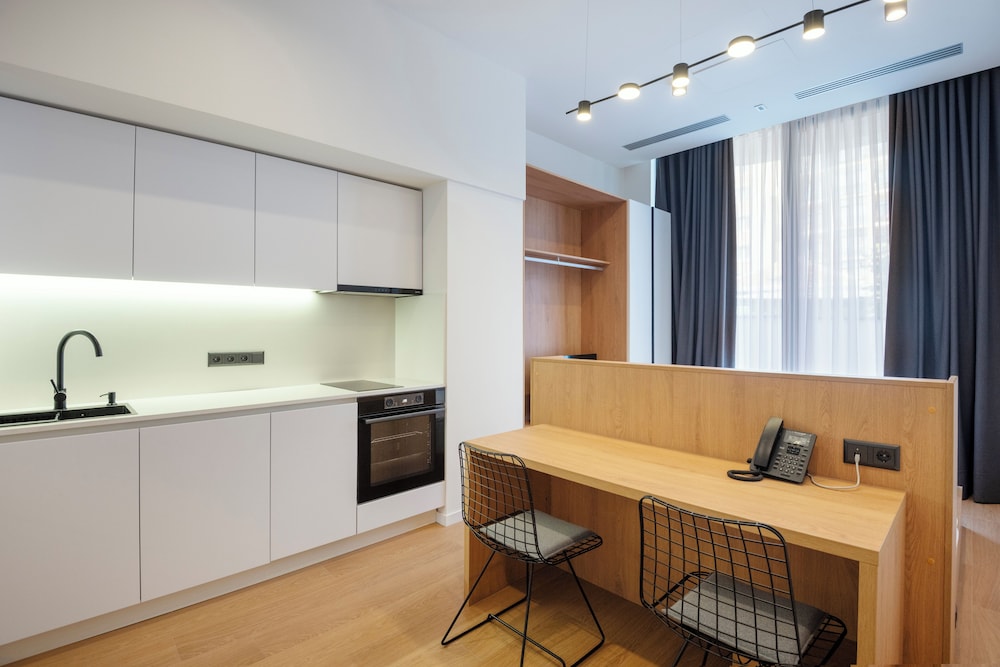 Studio apartment photo 2