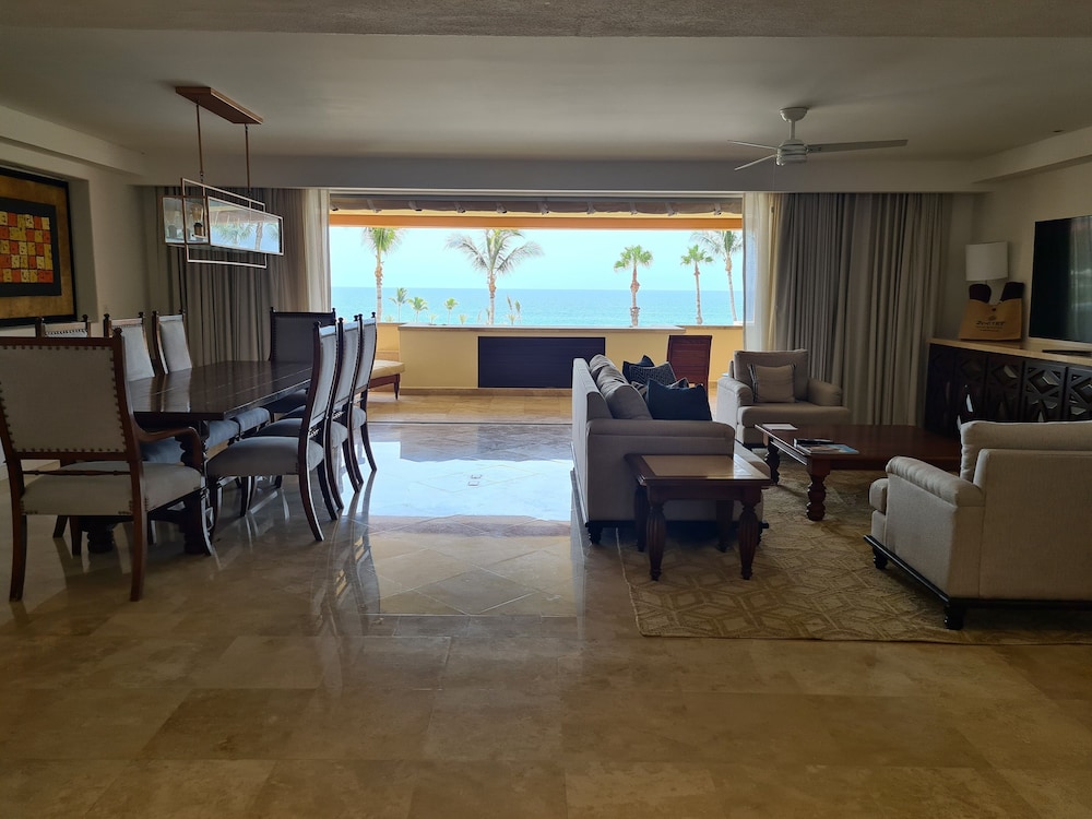 Luxury One Bedroom Suite Ocean View