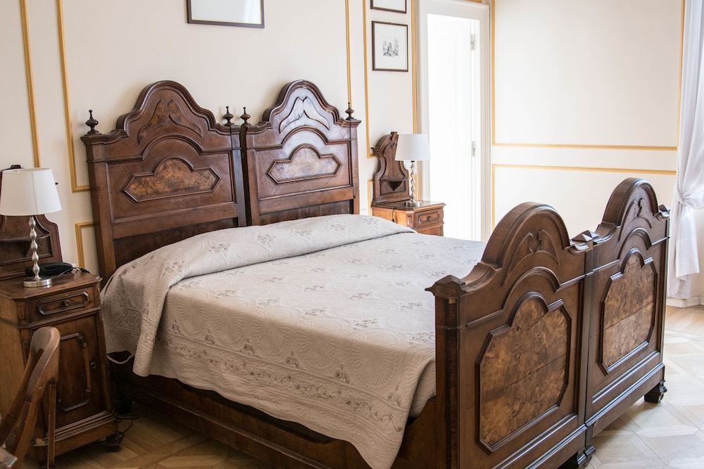 Deluxe Room, 1 Double Bed, Garden View, Garden Area photo 2