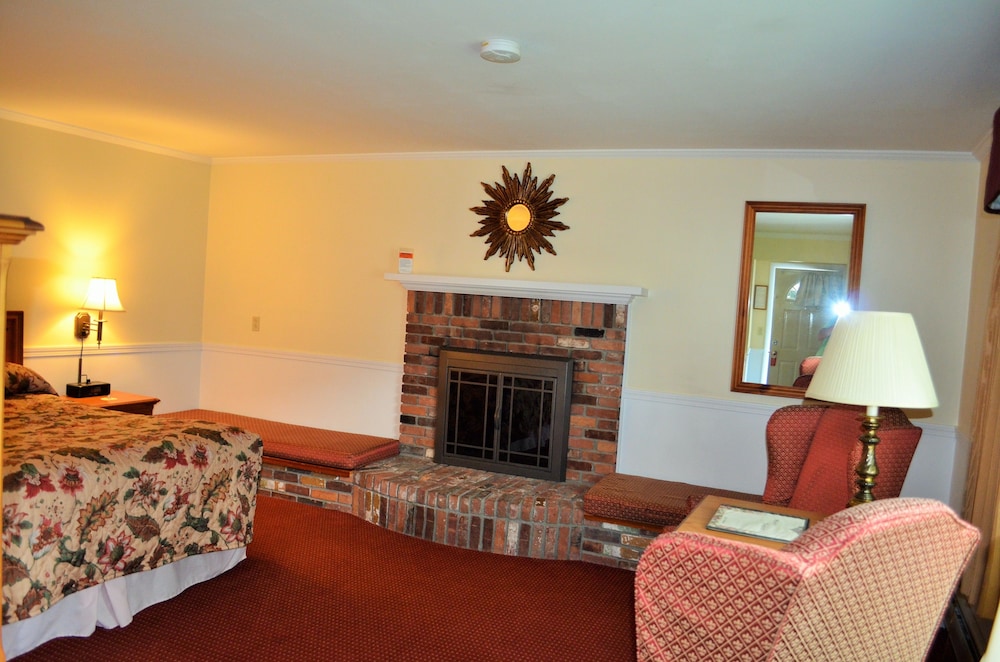 Deluxe Room, 1 King Bed, Fireplace photo 2