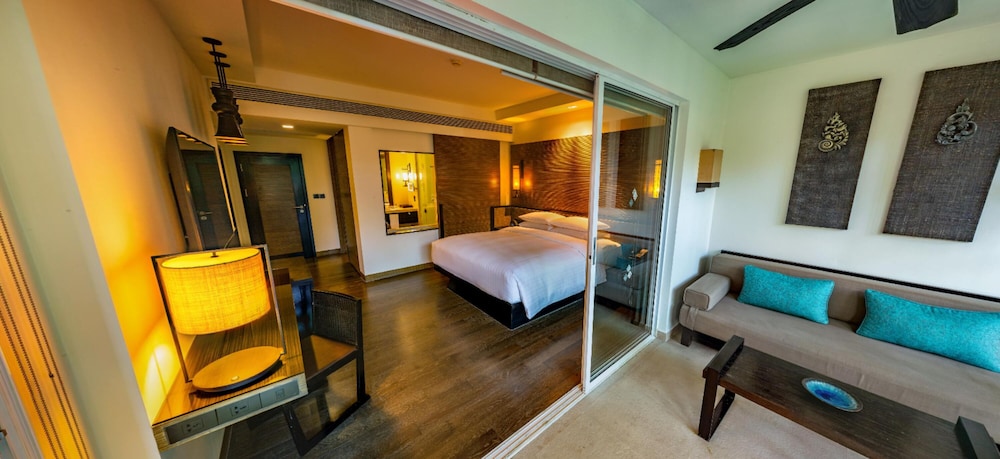 Regency, Executive Suite - Photo 2