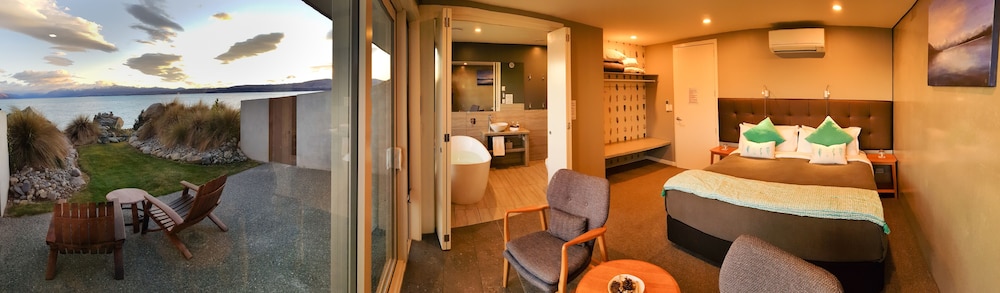 Lake View Suite photo 2