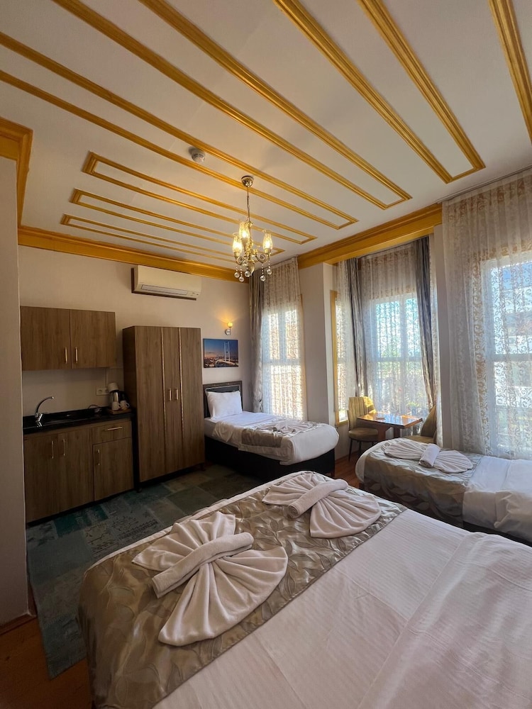 Family Quadruple Room, City View photo 3