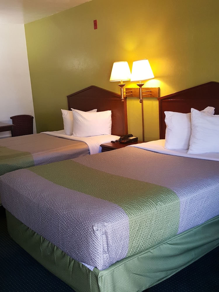 Double Room, 2 Double Beds, Jetted Tub photo 3