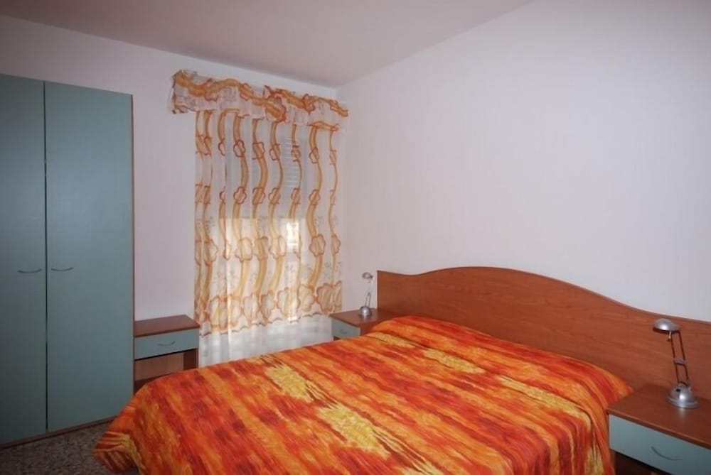 Apartment (D-8)