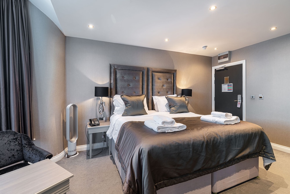 Superior Room, 1 King Bed, Non Smoking (Converts to 2 Twin Beds) - Photo 7