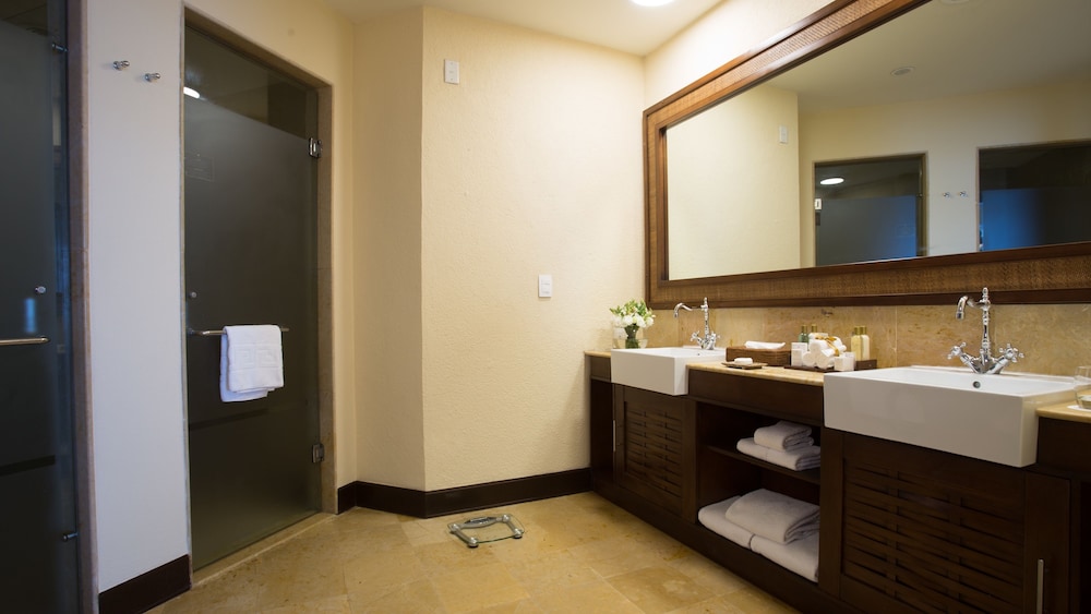 Preferred Club Ocean Front Master Suite - Photo 4