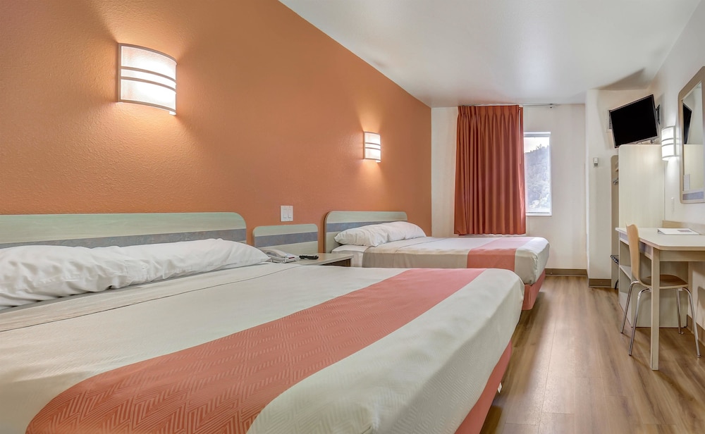 Standard Room, 2 Queen Beds, Non Smoking photo 1