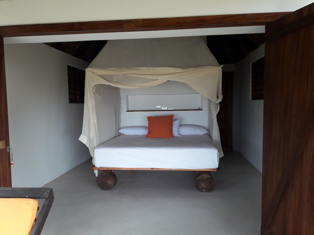 Standard Cabin, 1 Queen Bed, Beachside photo 1