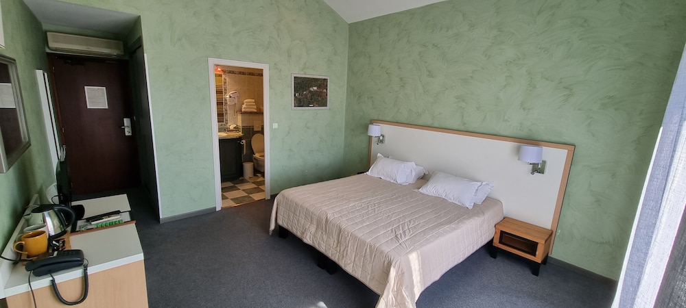 Standard Double or Twin Room - Photo 4