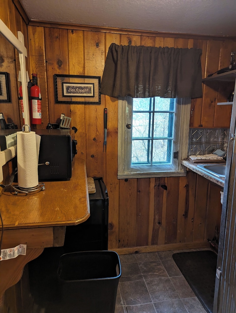 Comfort Cabin, 2 Bedrooms (Unit #4) photo 3