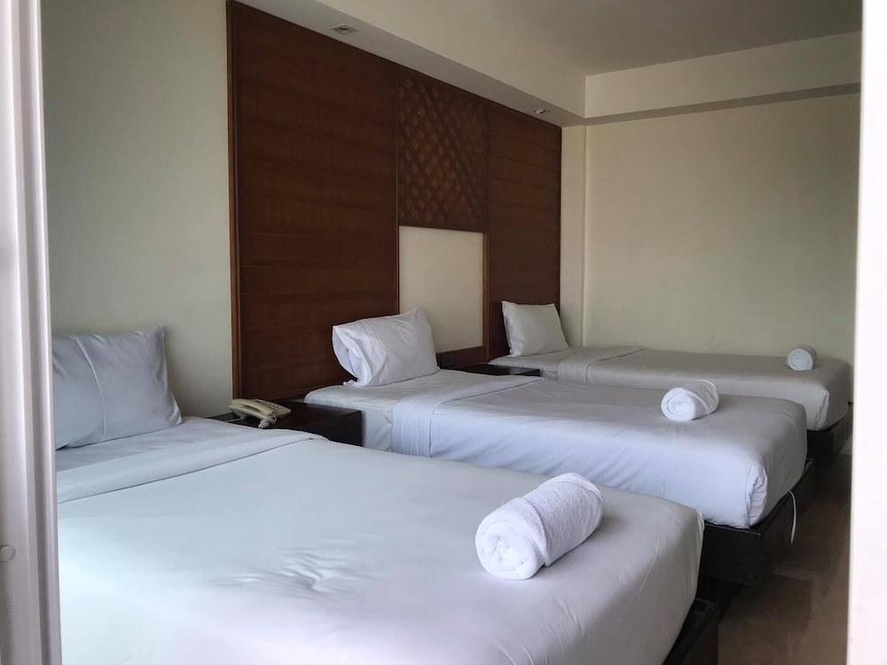 Standard Triple room (Free Roundtrip Airport Transfer)