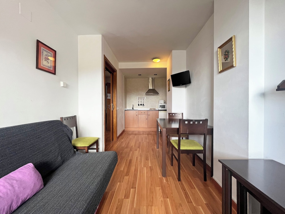 Basic Apartment photo 2