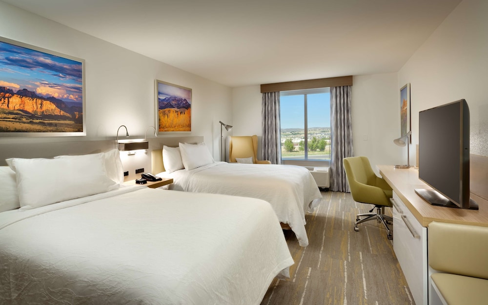 Room, 2 Queen Beds, Mountain View photo 2