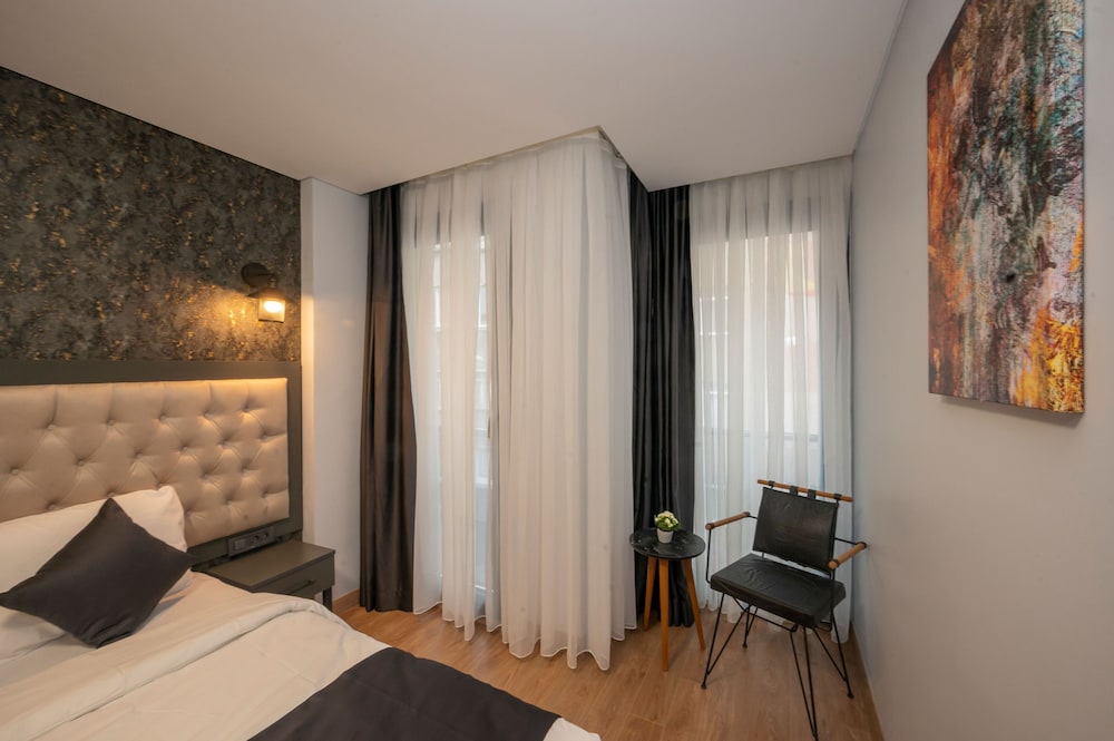 Superior Suite, 1 King Bed with Sofa bed photo 2