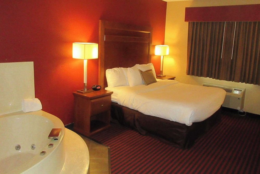 Suite, 1 King Bed with Sofa bed, Non Smoking - Photo 2