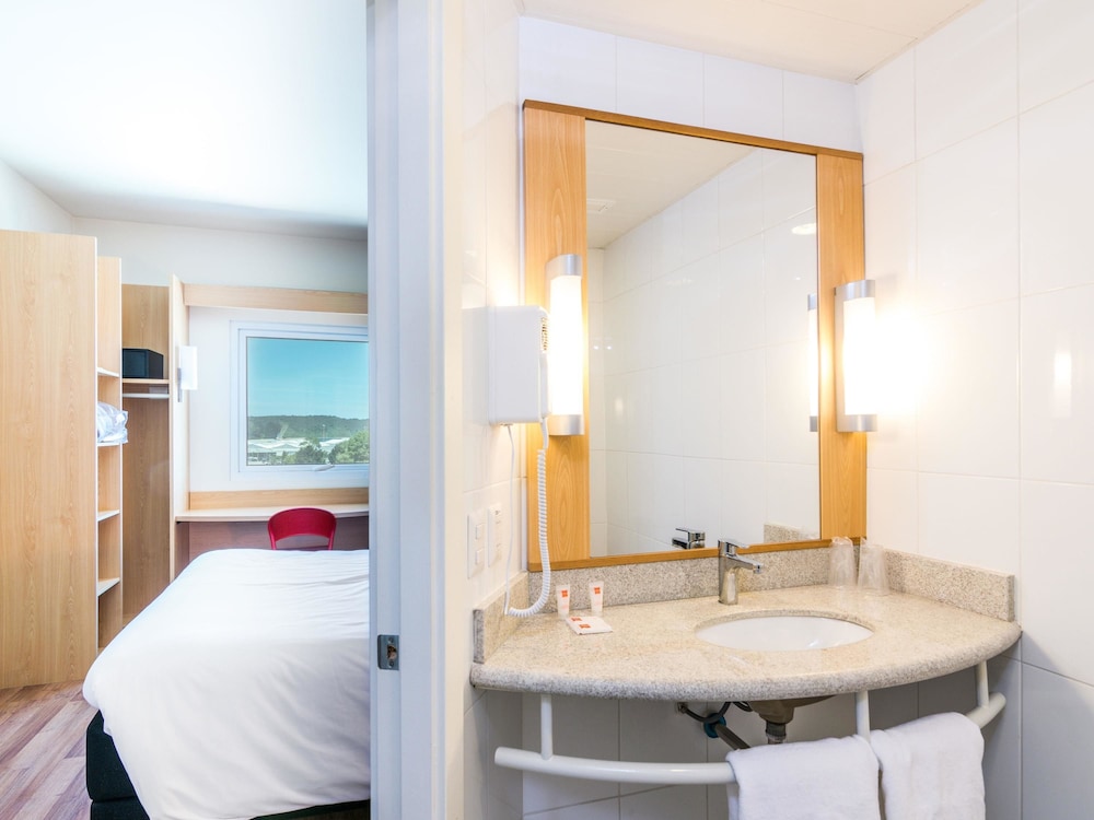 Standard Room, Multiple Beds photo 2