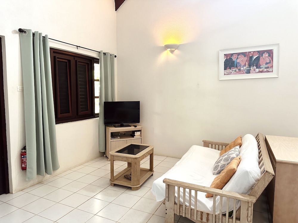 Comfort Studio, 1 Bedroom, Kitchen, Pool View photo 3