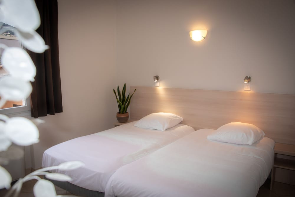 Standard Twin Room photo 3