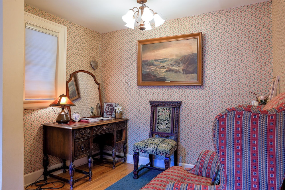 1 Double Bed, Private Bathroom (Porch) photo 3
