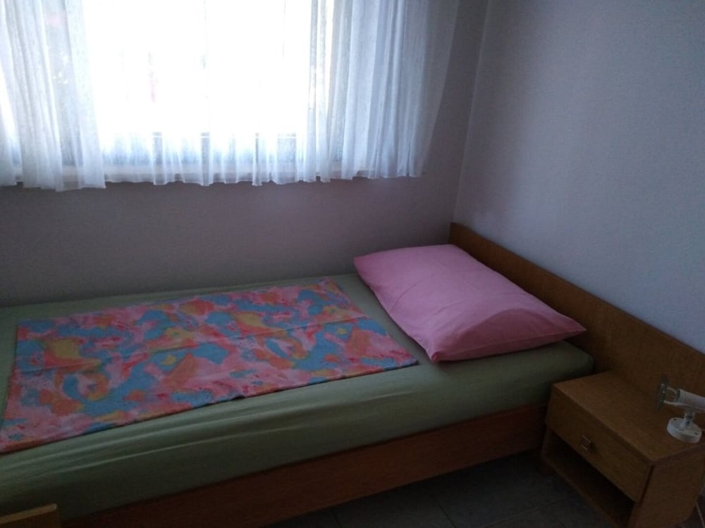 Apartment (Tomy - With Free Parking - A1(4))