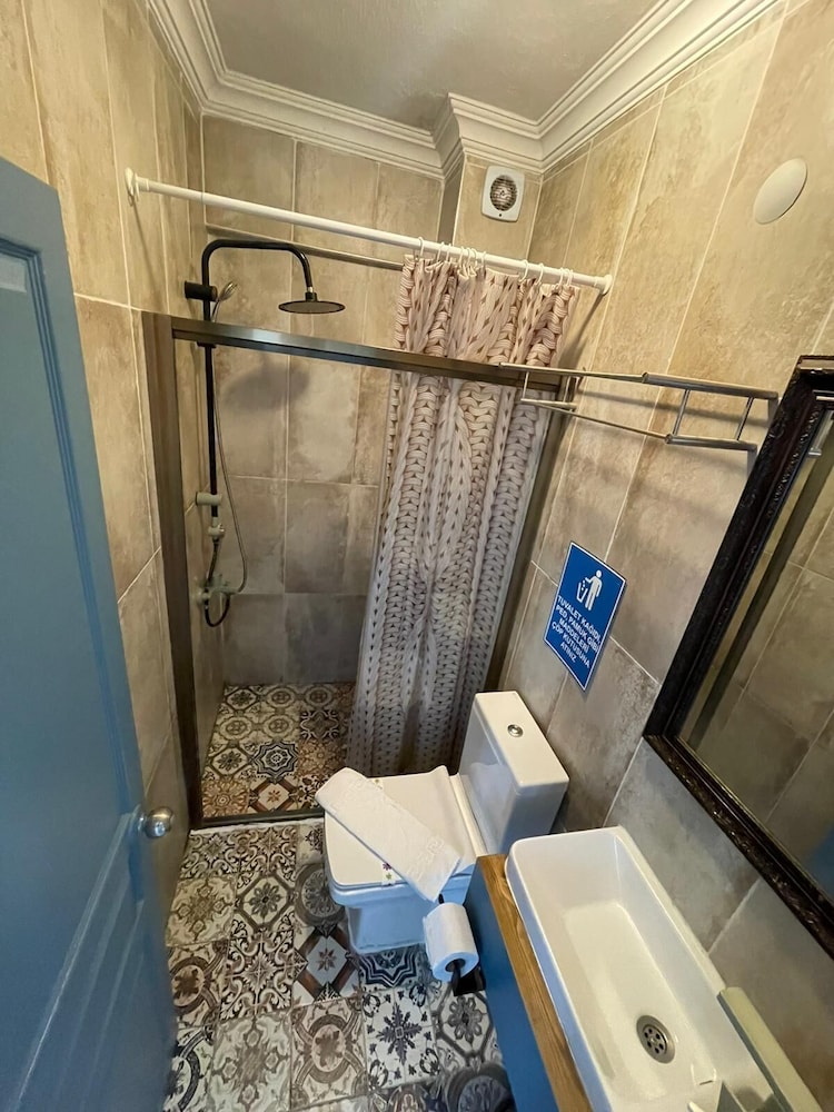 Comfort Room photo 2