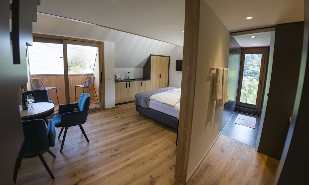 Family Duplex, Multiple Beds, River View photo 3