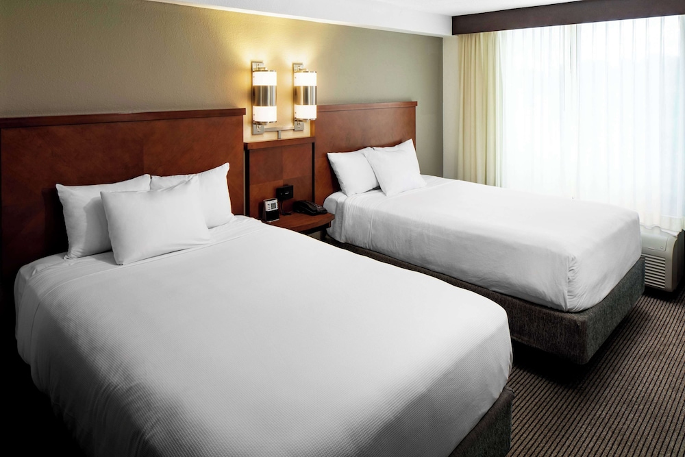 Room, 2 Queen Beds - Photo 7