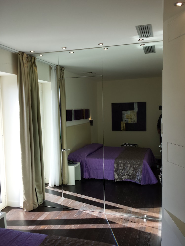 Classic Double or Twin Room - Photo 7