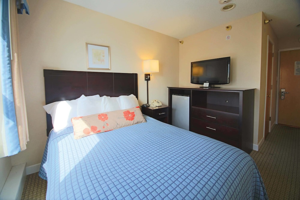 Economy Room (8 x 8) - Photo 1