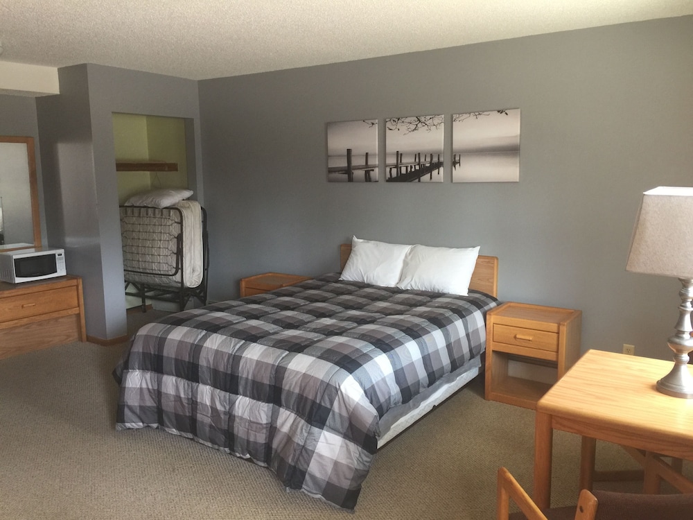 Motel Room - 1 Queen Bed photo 1