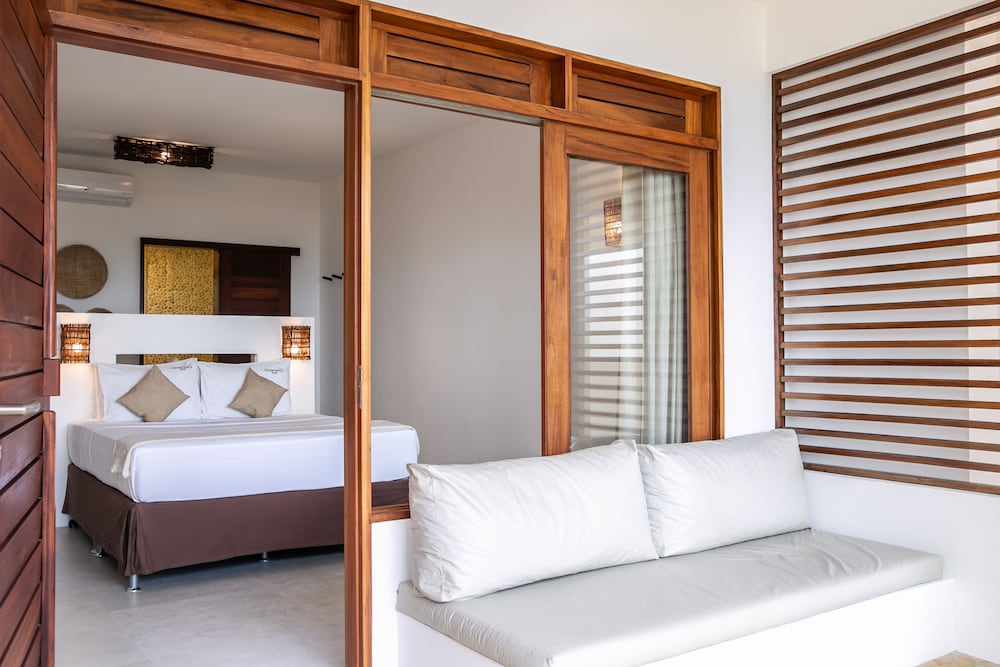 Superior Double Deluxe Room, Ocean View photo 2